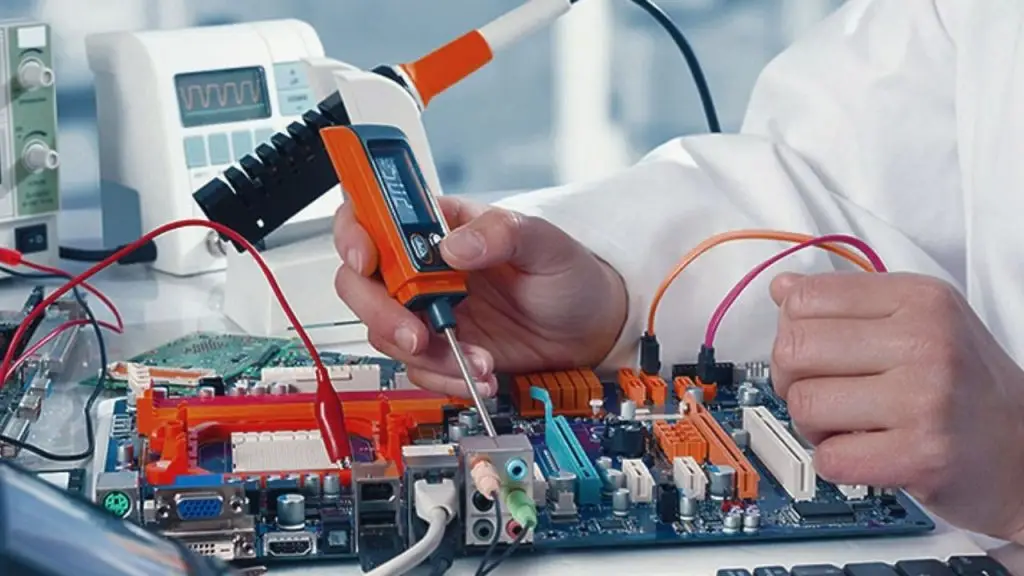 Araç Elektronik Tamircisi